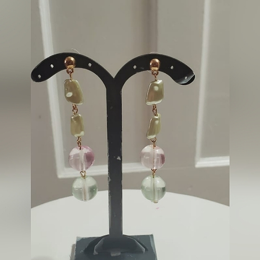 Multiple Patterned Bead Earrings. 🌴